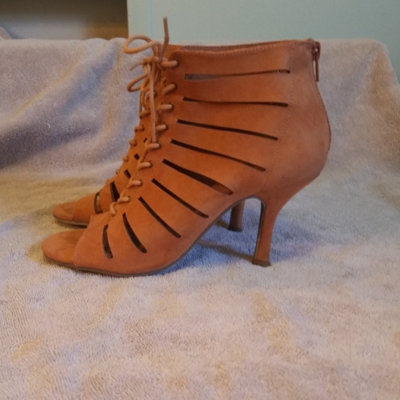 Charming Charlie sz 7 heels - Picture 2 of 7